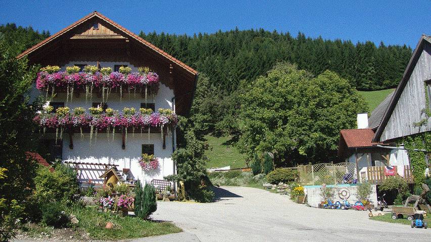 Ferienwohnung für 4 Personen, mit Pool und Ausblick sowie Garten, kinderfreundlich - 1