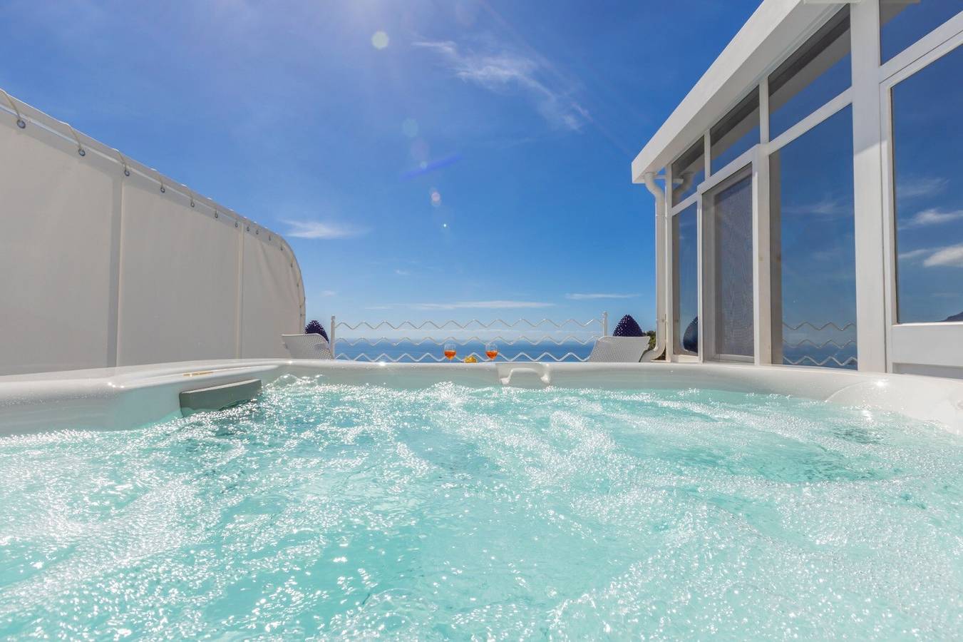 Aurora Sky with Terrace and Jacuzzi in Positano, Amalfi Coast