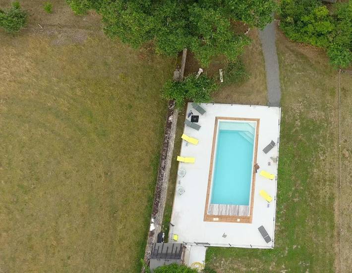 Hôtel pour 2 personnes, avec piscine et jardin ainsi que vue et terrasse à La Trimouille - 2