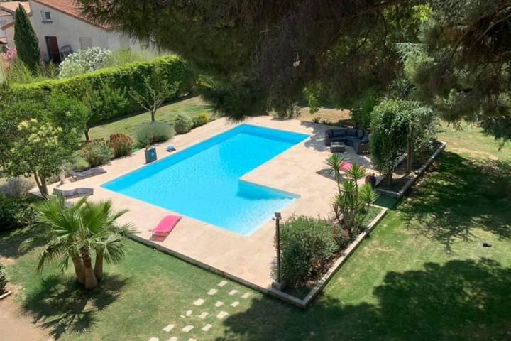 Gîte pour 2 personnes, avec piscine et jardin à Narbonne