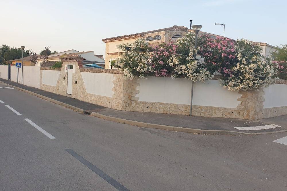 Maison individuelle 3 chambres 100 m2\net piscine équipée clime. in Lunel, Côte d'Améthyste