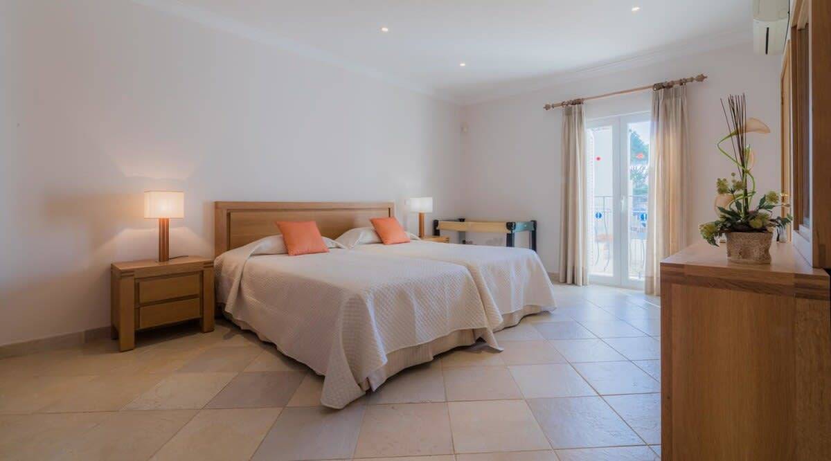 Villa Bonsal, Prime location by luxury golf course in Quinta do Lago, Almancil
