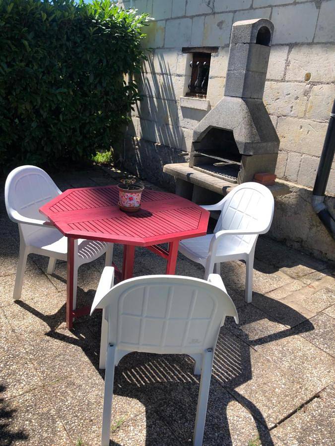 Location de vacances pour 3 personnes, avec jardin et piscine ainsi que terrasse et bassin pour enfant à Longué-Jumelles - 2