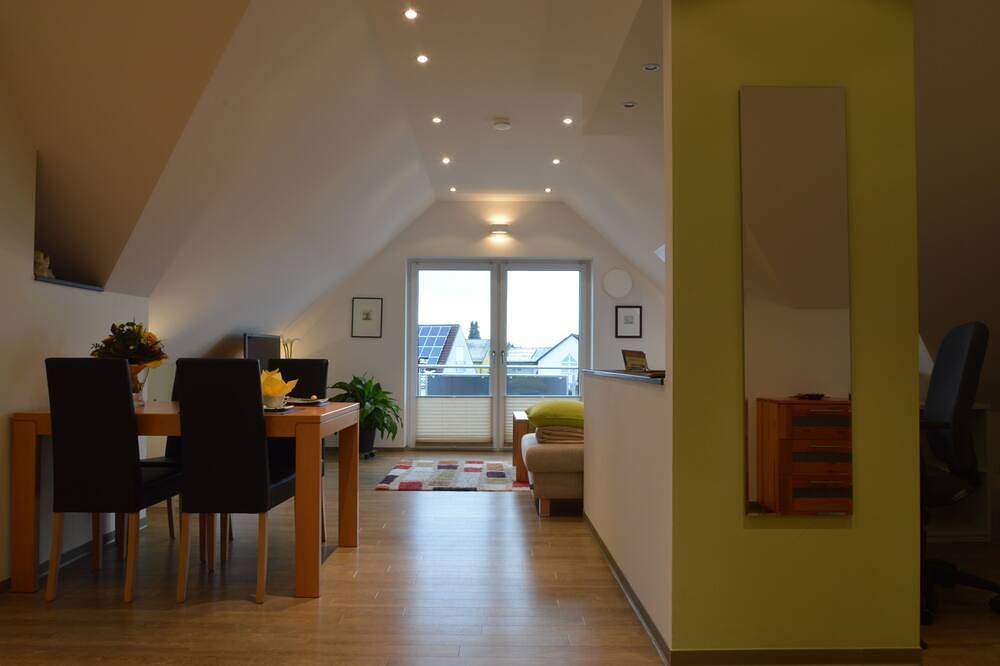 Ganze Wohnung, Attraktive Studiowohnung m. Balkon in Memmelsdorf/Bamberg u. E-Bike Abstellraum in Memmelsdorf, Landkreis Bamberg