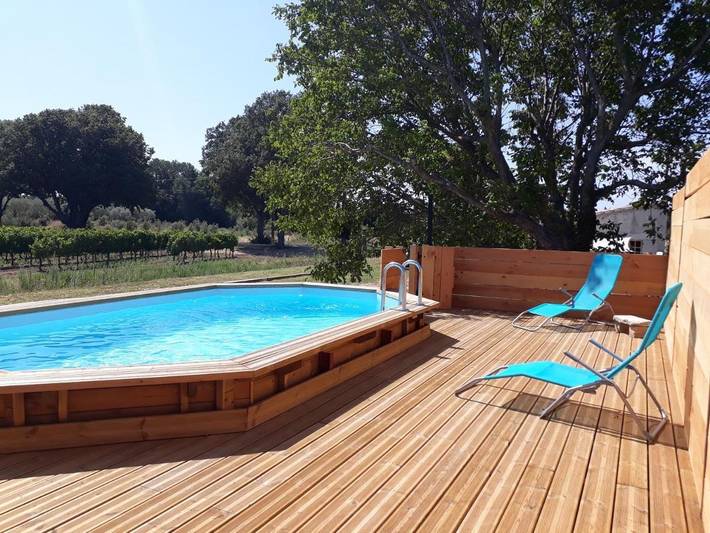 Location de vacances pour 4 personnes, avec vue ainsi que piscine et jardin à Chamaret
