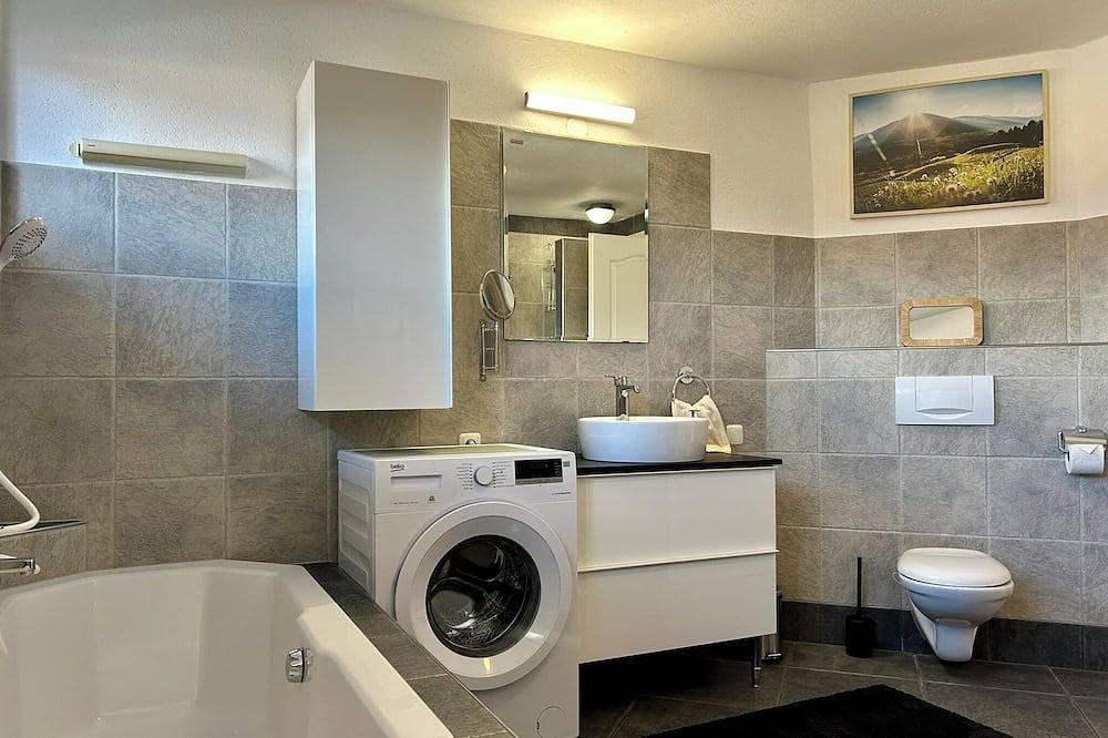 Ganze Wohnung, \"Bergblick\" - 65m² mit Terrasse & traumhaften Blick auf die Nordkette und Berge in Tuxer Alpen, Innsbruck