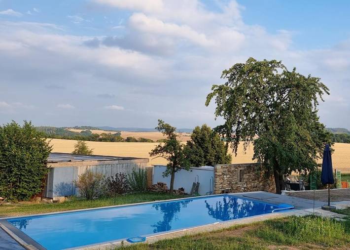 Ferienwohnung für 3 Personen, mit Balkon und Terrasse sowie Garten und Pool in Müglitztal