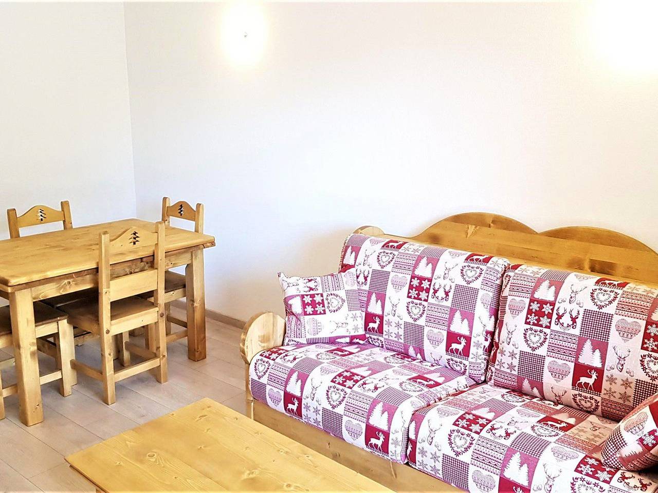 Ganzes Studio, Residenz Les Chamois 2, Studio Kabine für 4 Personen, Terrasse, Südlage, nahe Zentrum und Skilifte in La Joue du Loup, Le Dévoluy