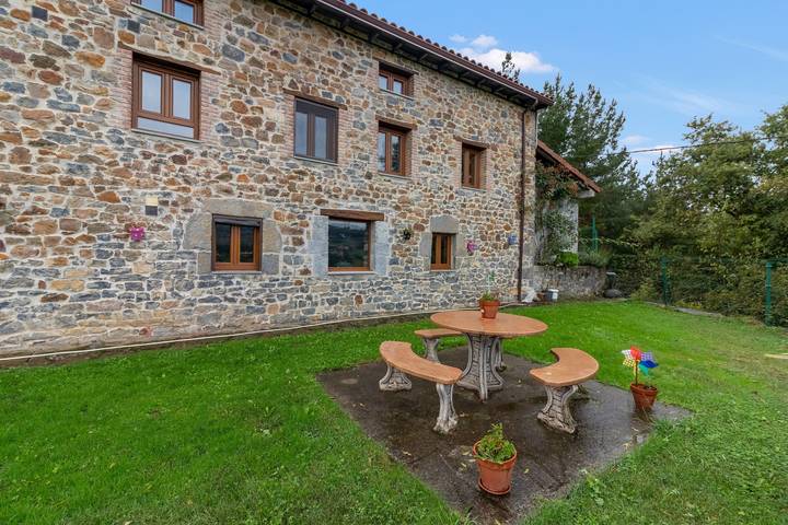 Casa Rural La Barcenilla con vistas a la montaña, balcón y Wi-Fi in Soba, Cordillera Cantábrica