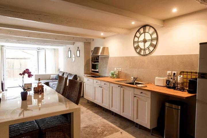 Gîte pour 6 personnes, avec vue ainsi que piscine et jardin à Seillans - 4