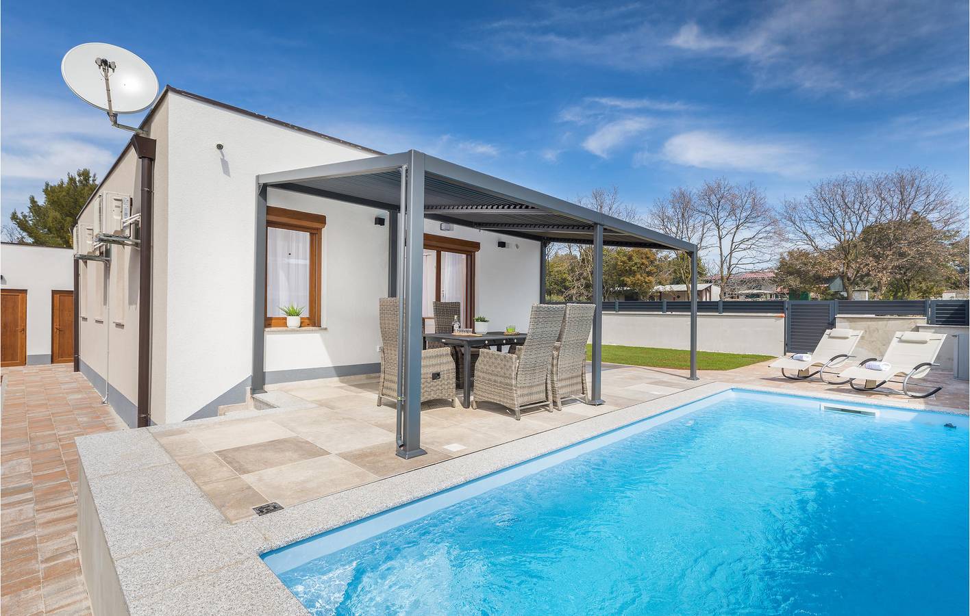 Apartment am Meer mit Terrasse, WLAN, Parkplatz und in der Nähe des Strandes von Fažana in Grad Vodnjan, Südküste Istrien