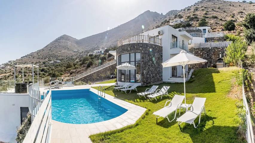 Location de vacances pour 7 personnes, avec piscine et jardin, animaux acceptés dans Elounda