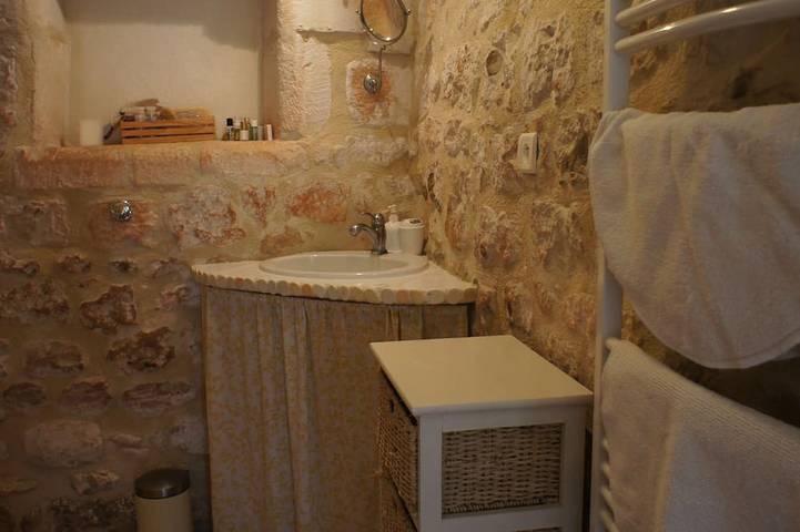 Gîte pour 6 personnes, avec piscine ainsi que jardin et terrasse à Pons - 3