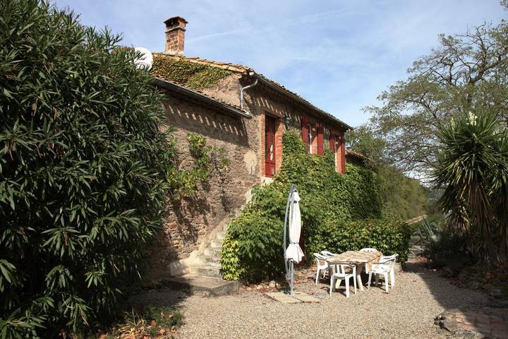 Gîte pour 6 personnes, avec jardin et piscine