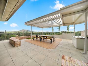 Vacation Rental for 4 Guests in Woden, Canberra, Picture 2