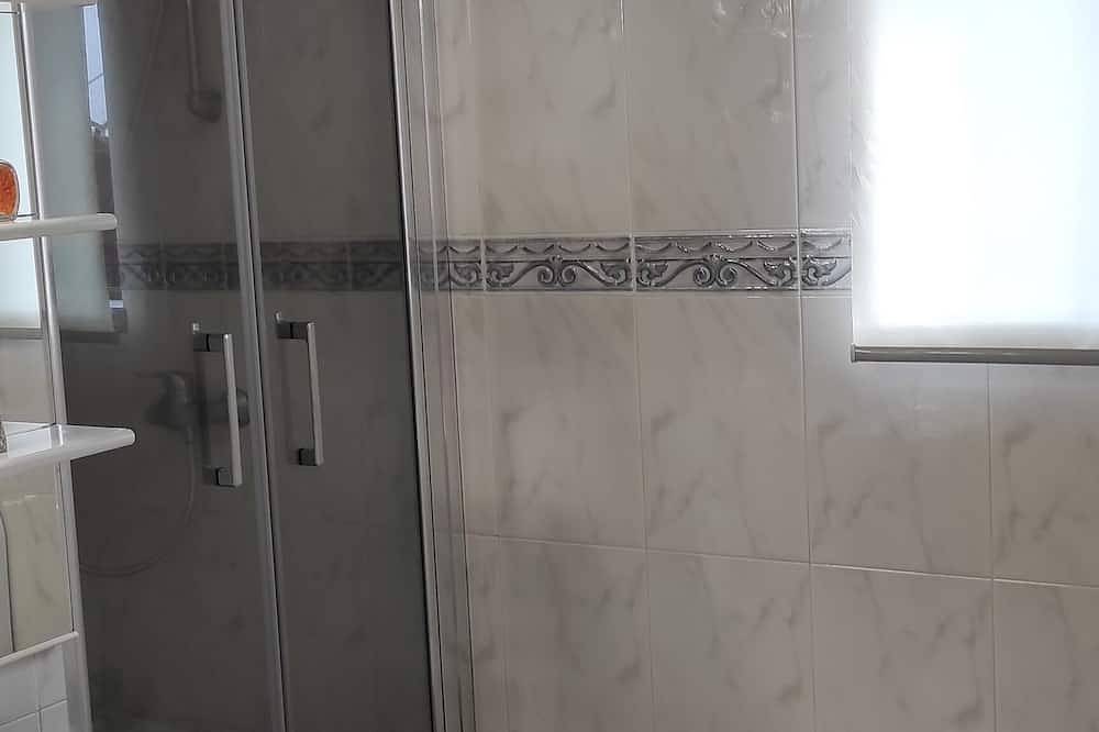 Vacation home with driver ( for travel ) in Corroios, Halbinsel von Setúbal