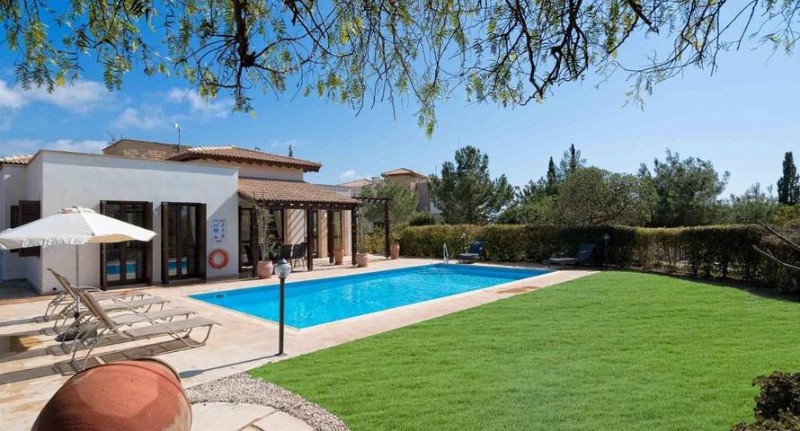 Holiday rental for 7 people, with Terrace and Garden as well as Pool and View in Aphrodite Hills