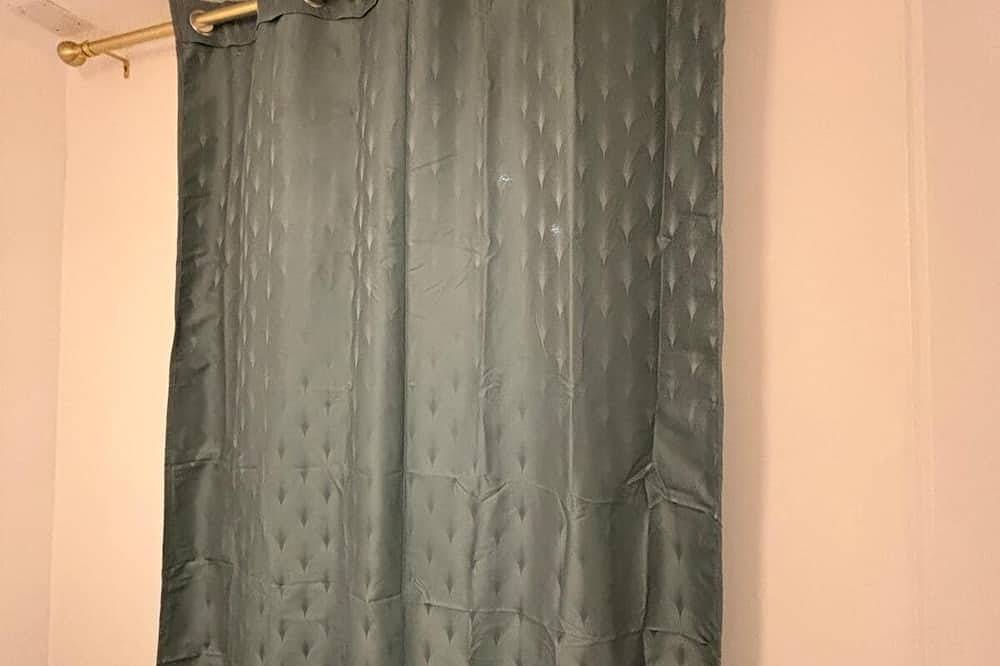 Entire apartment, Attractive renovated apartment including secure covered parking, 10 min from Paris in Nanterre, Hauts-de-Seine