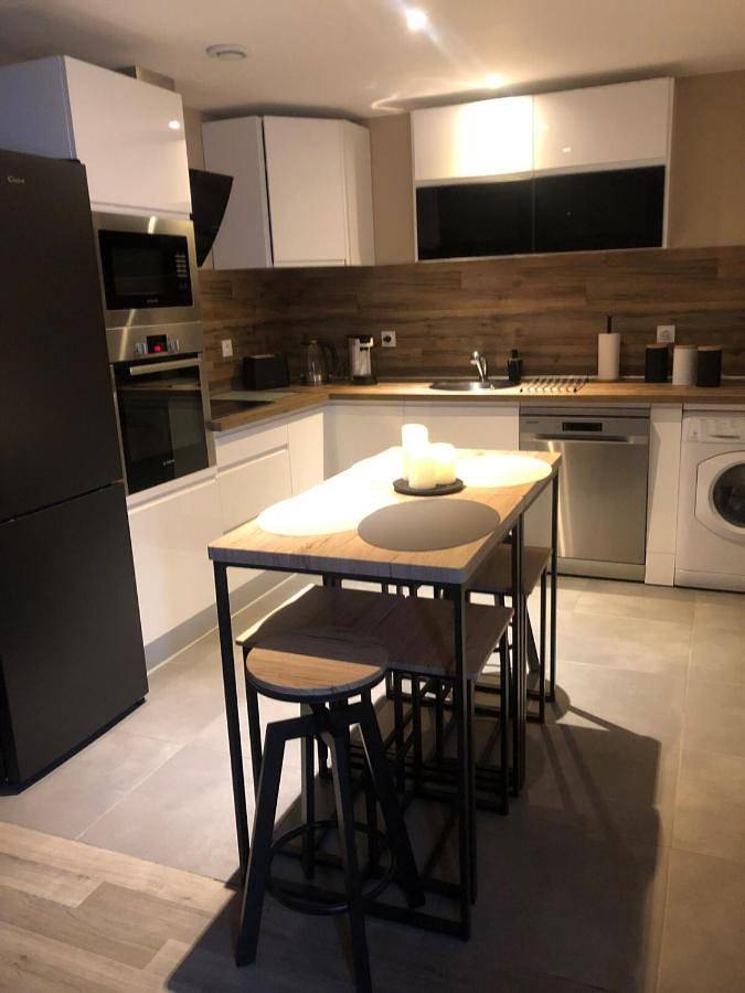 Appartement entier, Maison, Parking privé, Climatisation ! in Décines-Charpieu, Lyon et ses environs