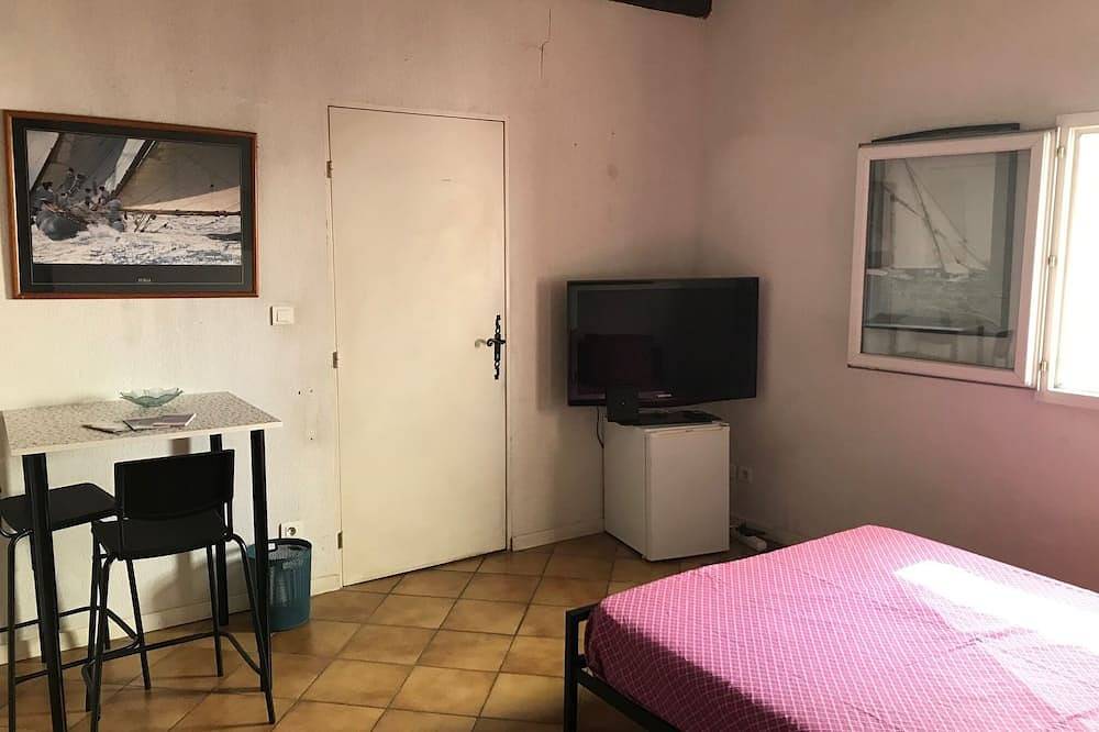 Air-conditioned room in a villa less than 10 km from Marseille's Vieux Port in Marsella, Marsella region