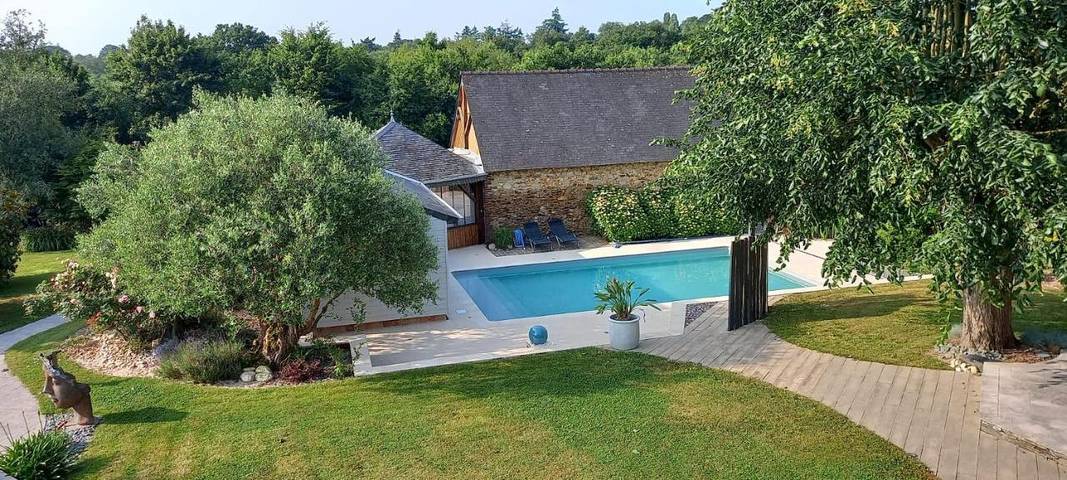Gîte pour 4 personnes, avec jardin et piscine à Grez-Neuville