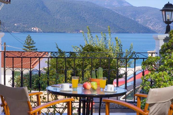 Appart’hôtel pour 2 personnes, avec Balcon et Terrasse ainsi que Jardin et Vue
