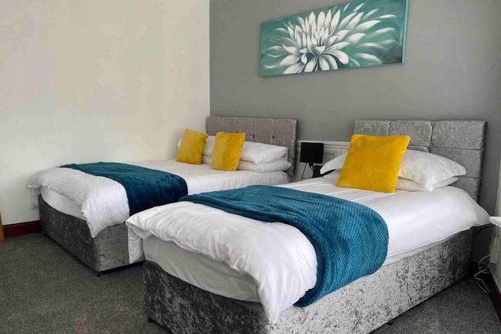 Holiday apartment for 7 people, with balcony in Swansea