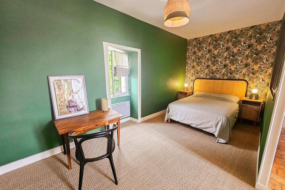 Authentic cottage in Touraine, heated pool, pets allowed in Sainte-Maure-de-Touraine, Chinon region