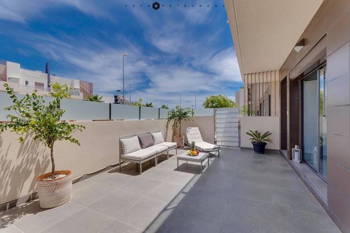 Apartamento para 5 personas, con Terraza y Piscina en Torre de la Horadada
