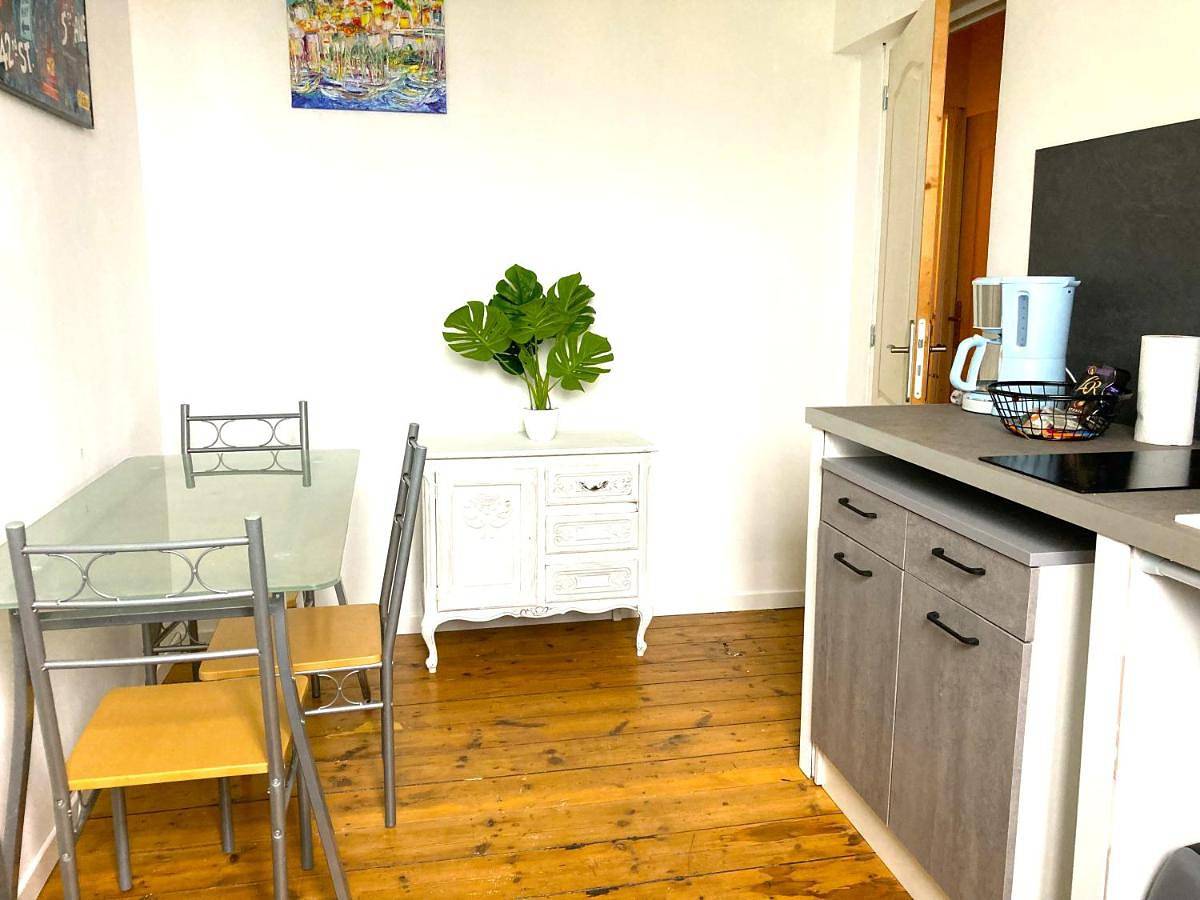 Appartement entier, La Domus Lemaitre 7, Wifi, 2 chambres, parking in Bavay, Avesnes-sur-Helpe
