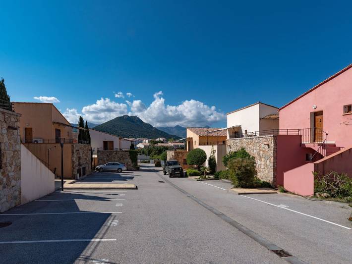 Résidence pour 6 personnes, avec piscine et jardin à Belgodère