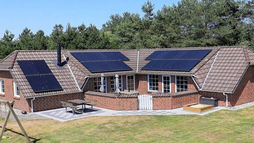 Ferienhaus für 10 Personen, mit Terrasse und Sauna sowie Whirlpool und Pool in Jegum