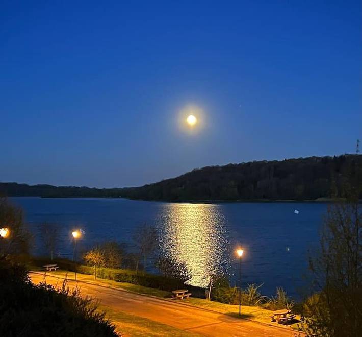 Location de vacances pour 5 personnes, avec terrasse et piscine ainsi que vue et vue sur le lac à Peigney - 3