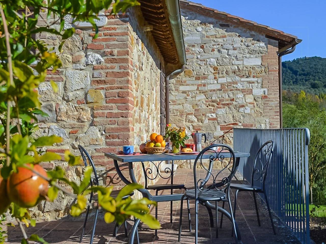 Ganze Wohnung, Ferienwohnung auf einem Bauernhof mit Pool in Asciano in Asciano, Siena Provinz