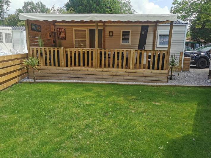 Camping pour 4 personnes, avec Terrasse et Jardin ainsi que Piscine et Vue