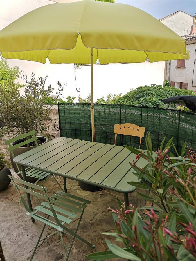 Appartement entier, Holiday Home in Saint-Martin-de-Brômes, Alpes-de-Haute-Provence