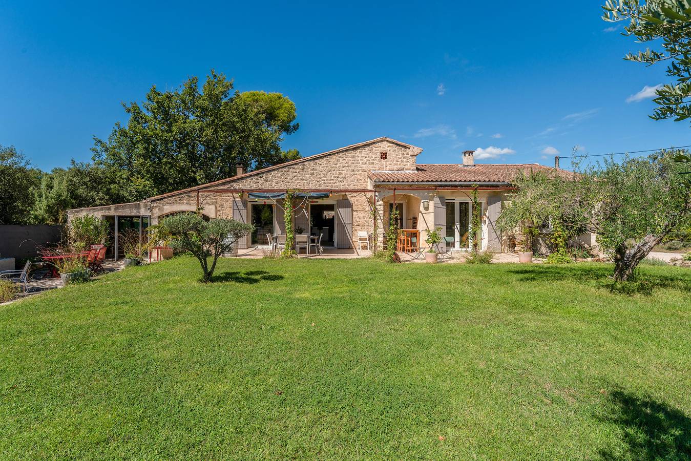 Villa « Climatisée » avec Terrasse Privée, Wi-Fi et Climatisation in Caromb, Parc naturel régional du Mont-Ventoux