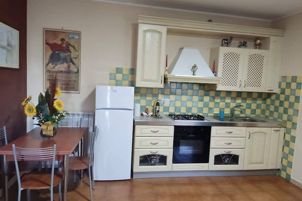 Ganze Wohnung, Cozy apartment within walking distance of downtown in Frosinone, Frosinone Provinz