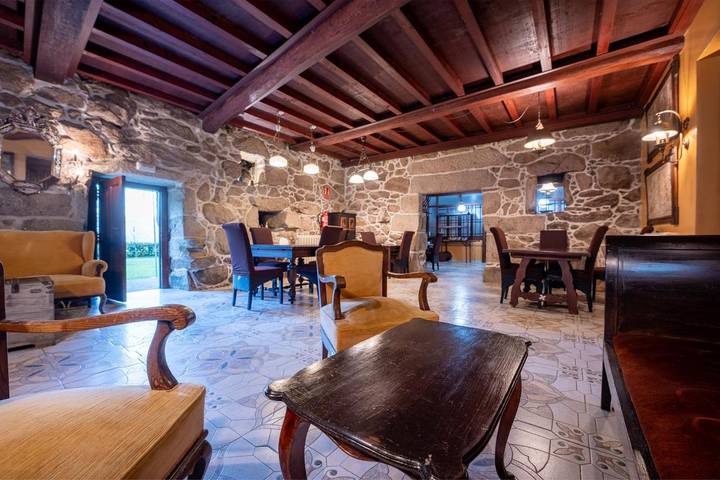 Casa rural para 30 personas, con jardín además de terraza y piscina, Se admiten mascotas en Galicia - 4