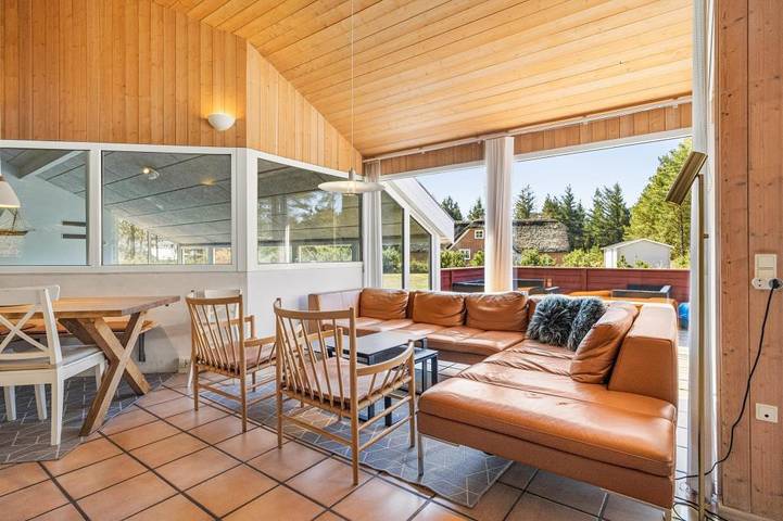 4-star holiday home for 8 people with swimming pool, sauna and hot tub in Nørre Nebel, Varde Region