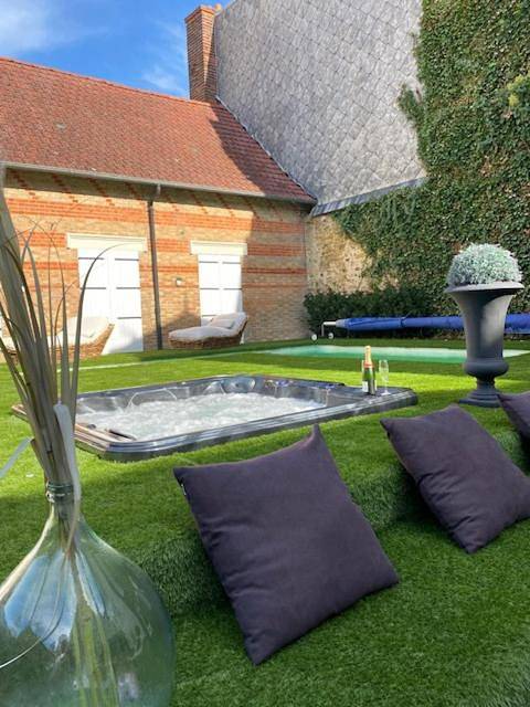 Villa pour 12 personnes, avec piscine ainsi que terrasse et jacuzzi - 1
