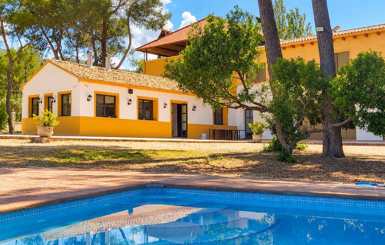 Acogedor 400sqft Apt con aire acondicionado, piscina, parking y terraza - Cerca de restaurante in Villalonga, Provincia de Valencia