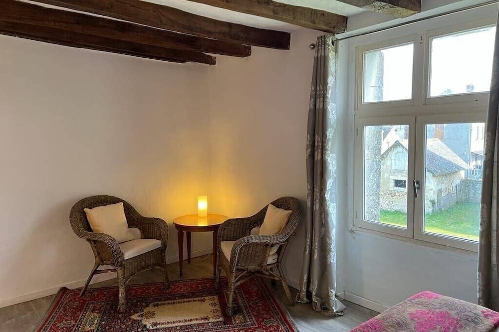 Ganze Wohnung, Gîte de la Petite Chouette, un Studio Romantique Dans L'enceinte D'un Château ! in La Celle-Guenand, Loches und Umgebung