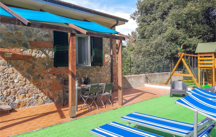 Acogedor 2BR Apt: WiFi, AC, Parking - 700m to Town in Rosignano Marittimo, Costa Etrusca