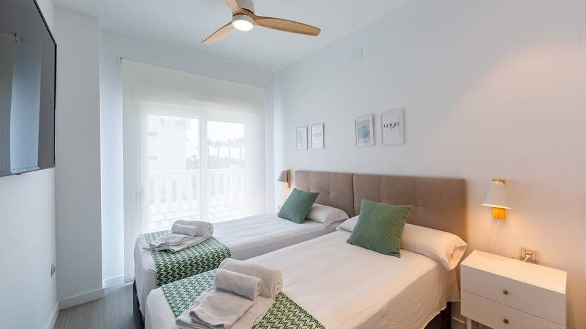 Gîte pour 8 personnes, avec vue et terrasse, adapté aux familles à Motril - 4