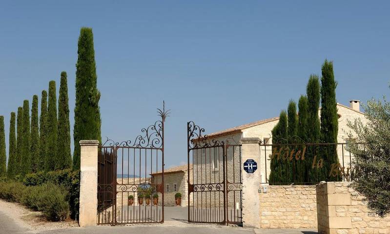 Hôtel pour 2 personnes, avec Balcon et Terrasse ainsi que Jardin et Piscine à Joucas