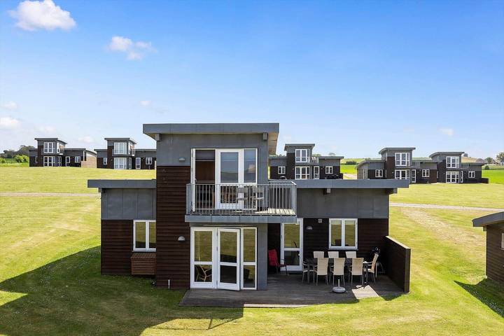 Ferienhaus für 8 Personen, mit Terrasse und Sauna sowie Whirlpool, mit Haustier