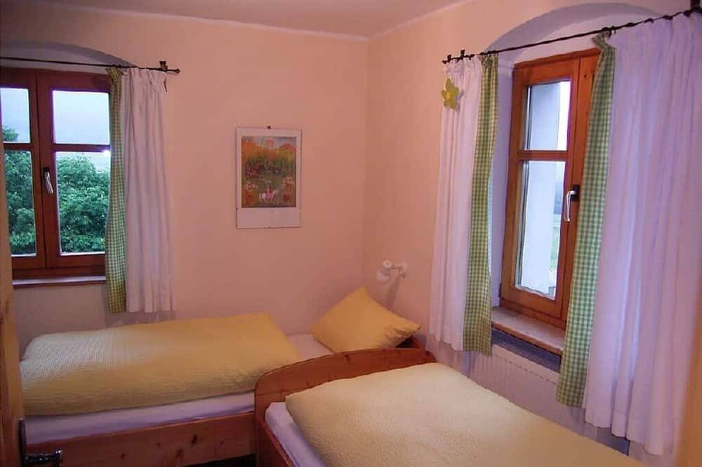 Ganze Wohnung, Gemütliche Ferienwohnung mit Balkon im Oberpfälzer Wald in Schönsee, Naturpark Oberpfälzer Wald