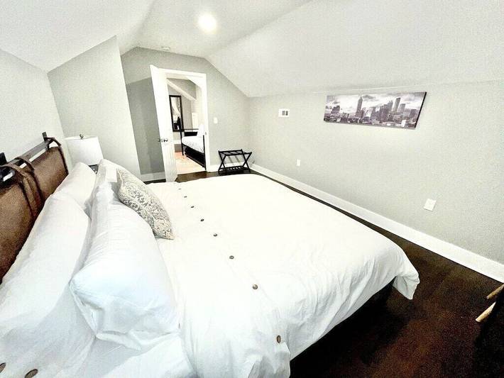 Vacation rental for 12 people, with yard, with pets in East Point