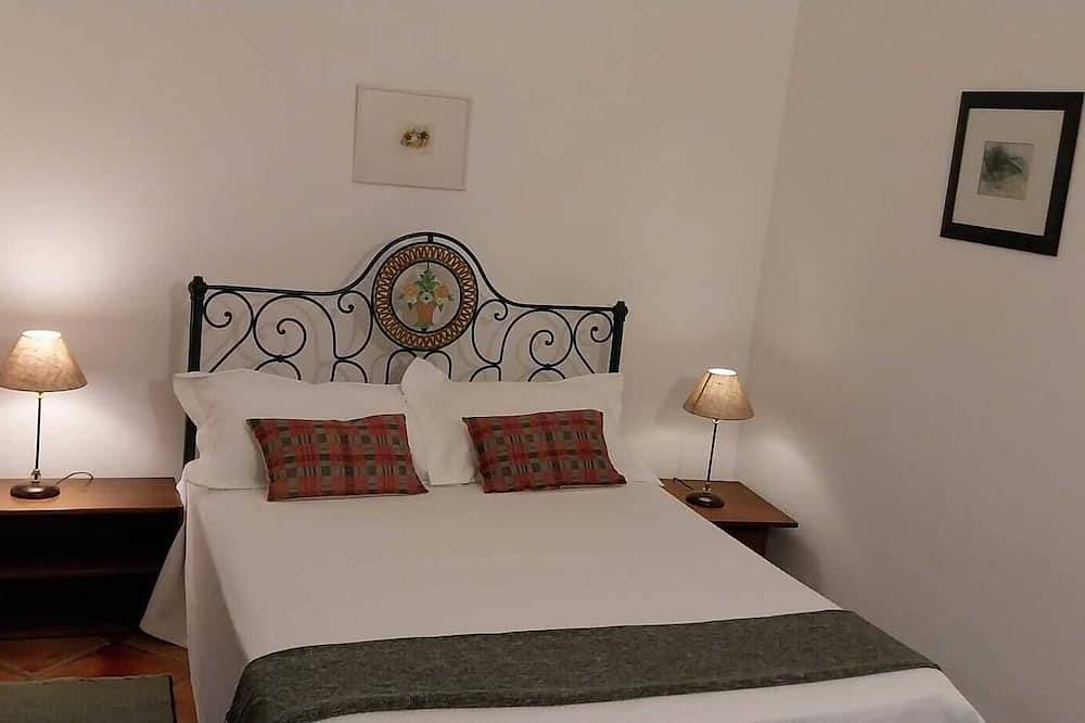 Wunderbares Haus, 6 Schlafzimmer, Garten,  Pool - Budens, 3km von Salema Strand in Budens, Faro Distrikt
